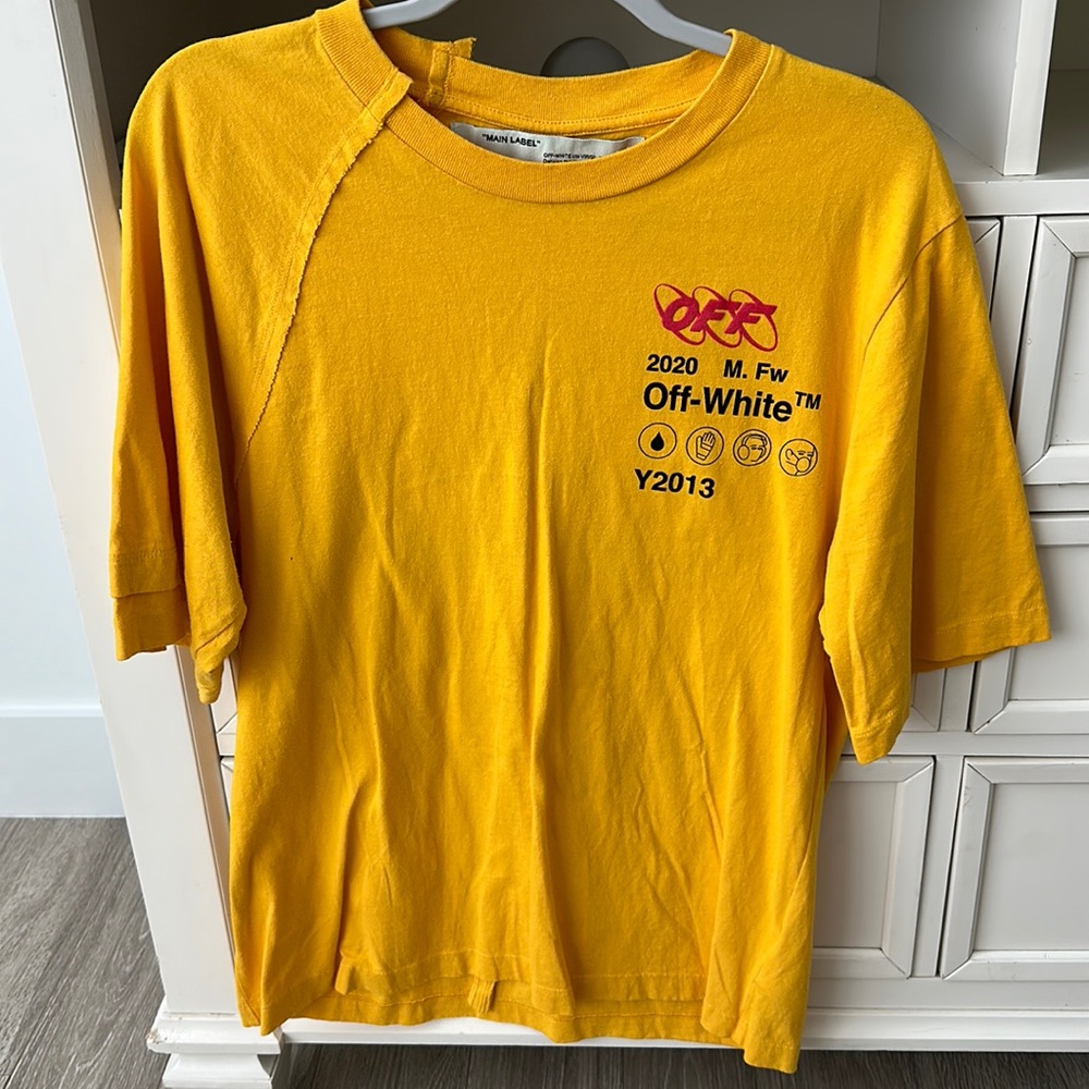 Men’s off white tshirt